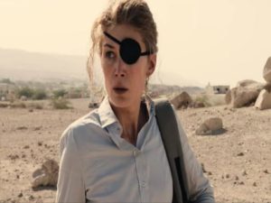 rosamunde pike nel film a private war