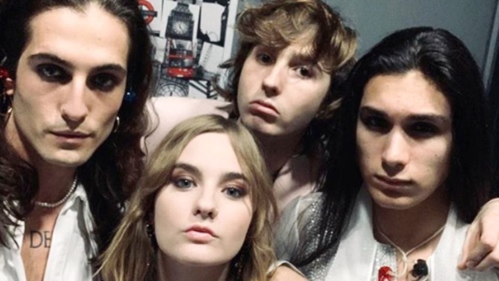 maneskin damiano e thomas si baciano stanno insieme le foto