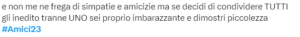 Nicholas viene criticato sui social per aver condiviso tutti gli inediti tranne quello di Mida