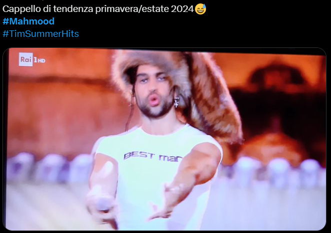 Il web commenta il cappello di Mahmood