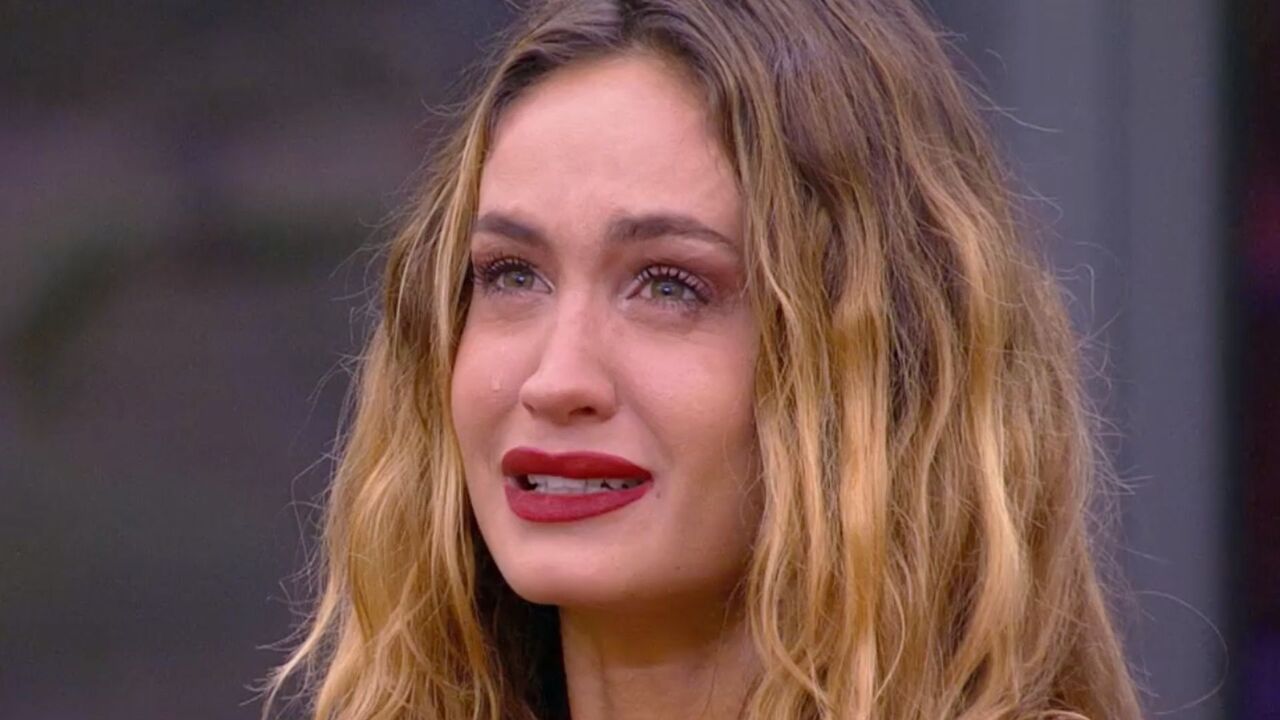 Helena Prestes in lacrime al GF