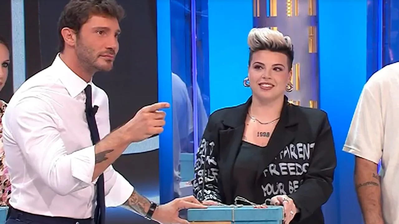 Stefano De Martino cita Emma Marrone ad Affari Tuoi